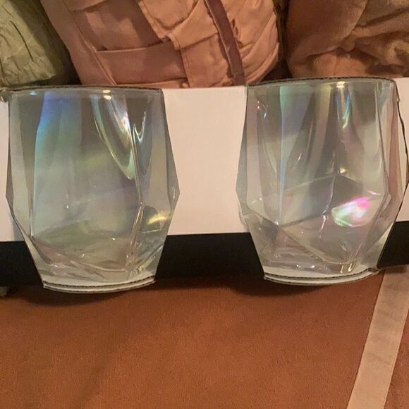 NWT! Rachel Zoe Iridescent Faceted Wine Gl… - Picture 2 of 5